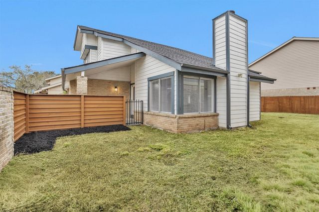 10610 Chapel Hill Drive, Houston, TX 77099