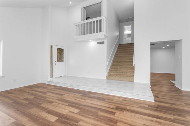 10610 Chapel Hill Drive, Houston, TX 77099