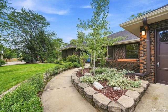 6048 Dhu Court, Longmont, CO 80503