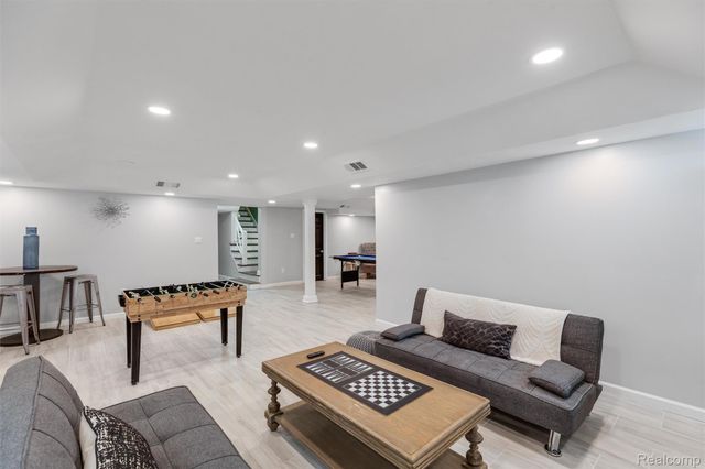 17200 Pontchartrain Boulevard, Detroit, MI 48203