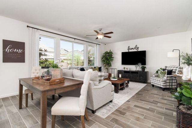 6770 E Oslin Avenue, Fresno, CA 93727