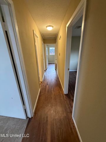 1027 Woodville Drive, Jackson, MS 39212