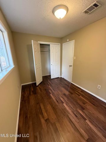 1027 Woodville Drive, Jackson, MS 39212