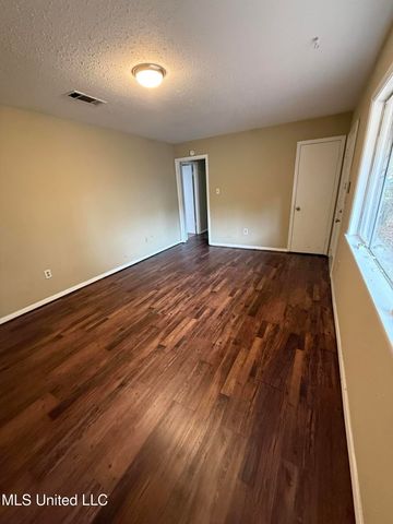 1027 Woodville Drive, Jackson, MS 39212