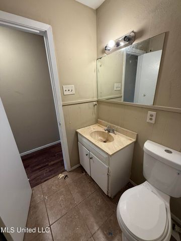 1027 Woodville Drive, Jackson, MS 39212