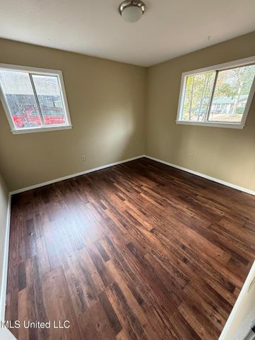 1027 Woodville Drive, Jackson, MS 39212