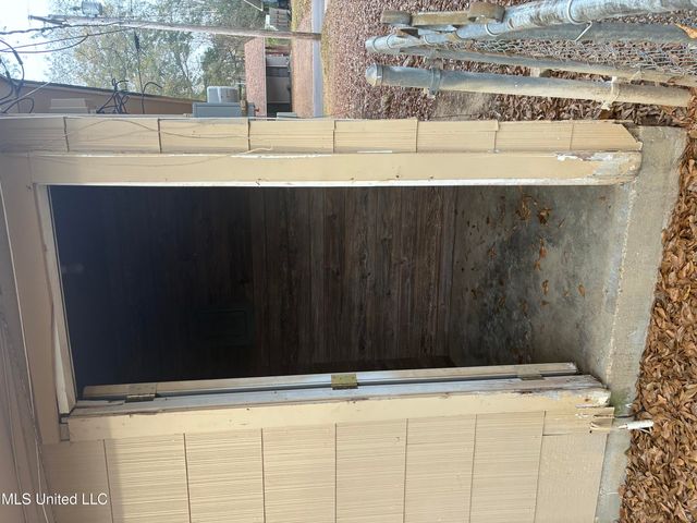 1027 Woodville Drive, Jackson, MS 39212