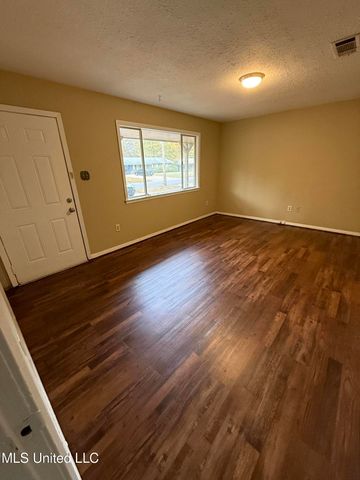 1027 Woodville Drive, Jackson, MS 39212