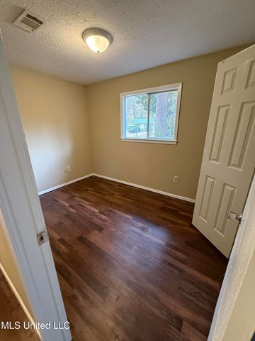 1027 Woodville Drive, Jackson, MS 39212