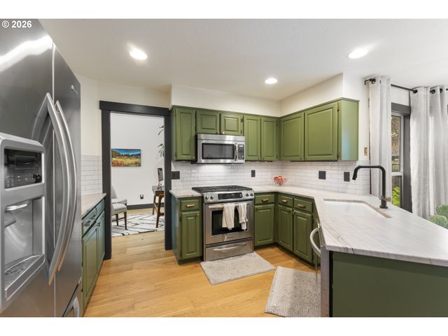 4340 Sw VACUNA St, Portland, OR 97219