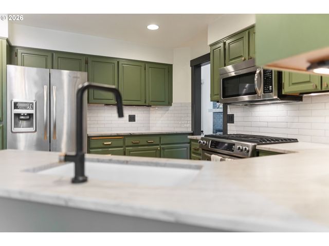 4340 Sw VACUNA St, Portland, OR 97219