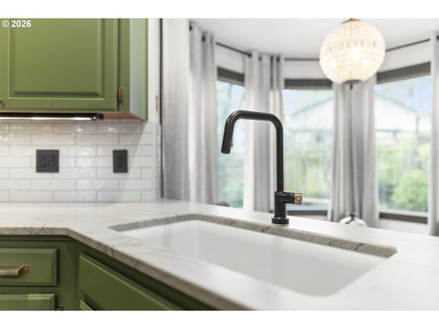 4340 Sw VACUNA St, Portland, OR 97219