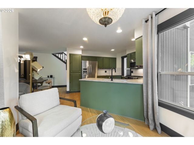 4340 Sw VACUNA St, Portland, OR 97219