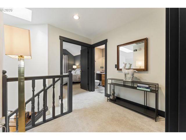 4340 Sw VACUNA St, Portland, OR 97219