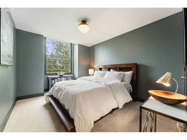 4340 Sw VACUNA St, Portland, OR 97219