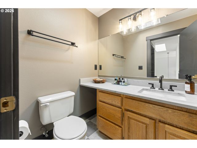 4340 Sw VACUNA St, Portland, OR 97219