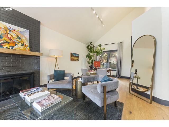 4340 Sw VACUNA St, Portland, OR 97219