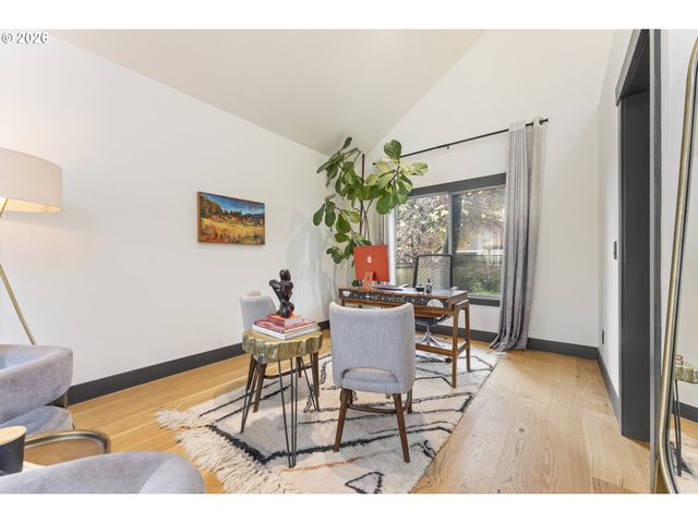 4340 Sw VACUNA St, Portland, OR 97219