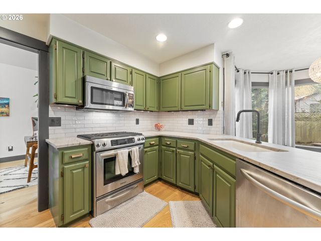 4340 Sw VACUNA St, Portland, OR 97219