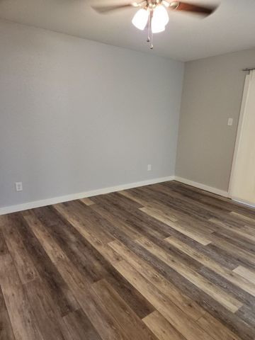 1807 Harbor Dr, Rockport, TX 78382