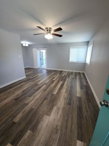 1807 Harbor Dr, Rockport, TX 78382