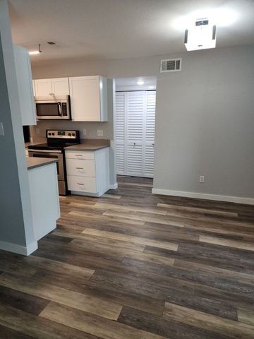 1807 Harbor Dr, Rockport, TX 78382