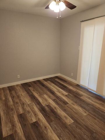 1807 Harbor Dr, Rockport, TX 78382