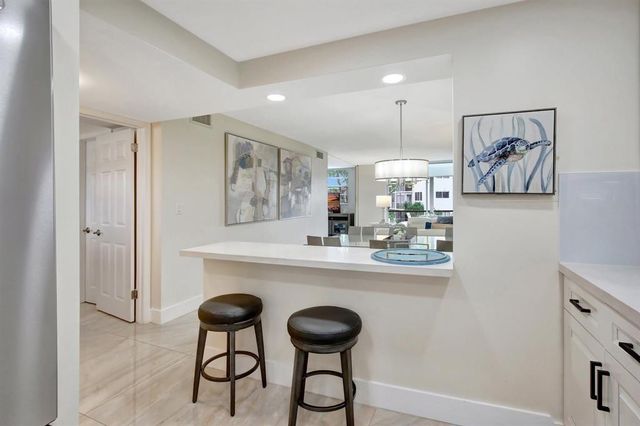 9720 S Hollybrook Lake Drive 204, Pembroke Pines, FL 33025