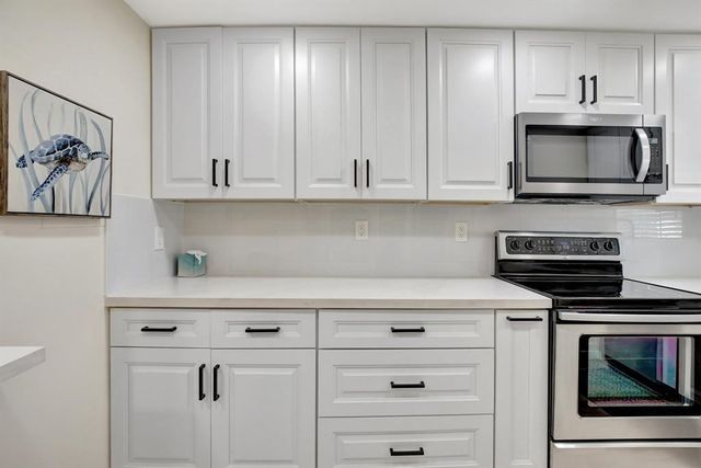 9720 S Hollybrook Lake Drive 204, Pembroke Pines, FL 33025