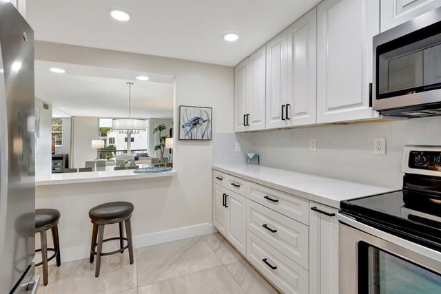 9720 S Hollybrook Lake Drive 204, Pembroke Pines, FL 33025