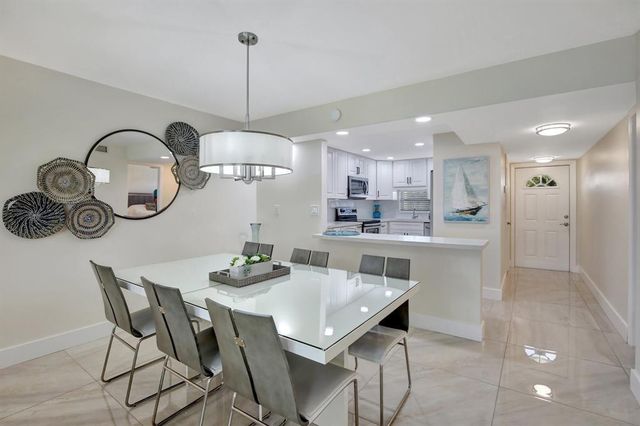 9720 S Hollybrook Lake Drive 204, Pembroke Pines, FL 33025