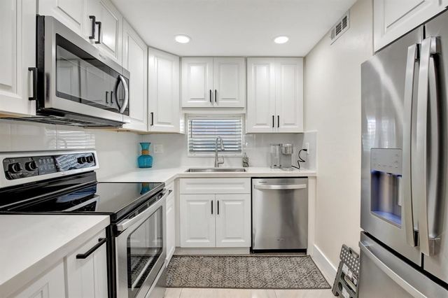 9720 S Hollybrook Lake Drive 204, Pembroke Pines, FL 33025