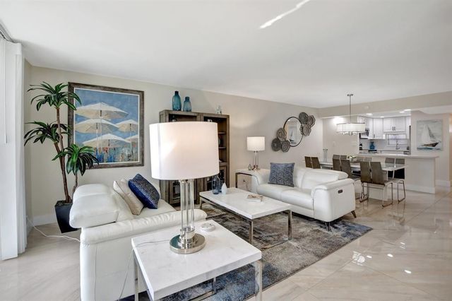 9720 S Hollybrook Lake Drive 204, Pembroke Pines, FL 33025