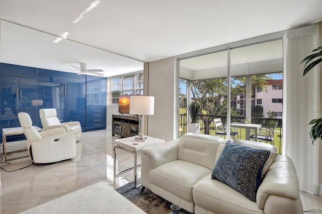 9720 S Hollybrook Lake Drive 204, Pembroke Pines, FL 33025