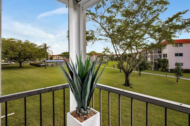 9720 S Hollybrook Lake Drive 204, Pembroke Pines, FL 33025