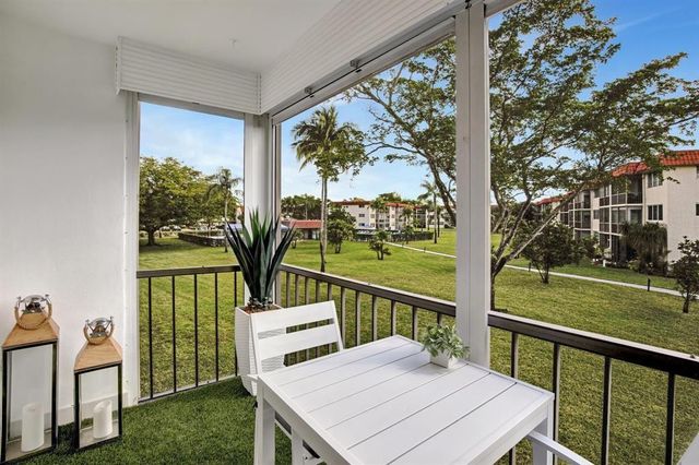 9720 S Hollybrook Lake Drive 204, Pembroke Pines, FL 33025