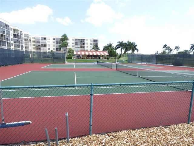 9720 S Hollybrook Lake Drive 204, Pembroke Pines, FL 33025