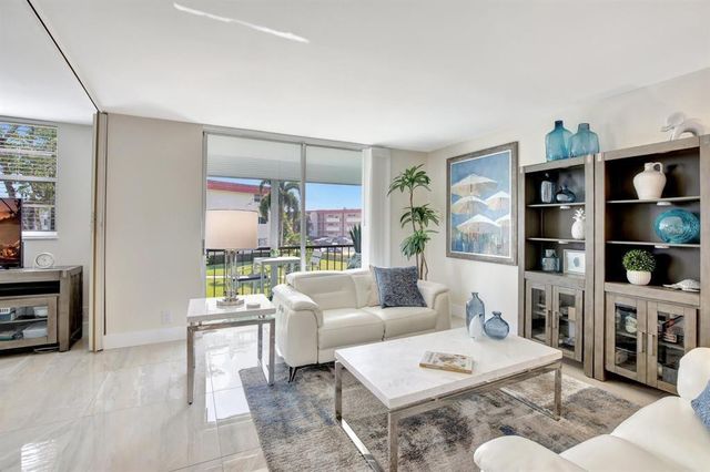 9720 S Hollybrook Lake Drive 204, Pembroke Pines, FL 33025