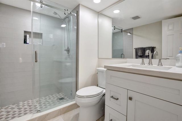 9720 S Hollybrook Lake Drive 204, Pembroke Pines, FL 33025