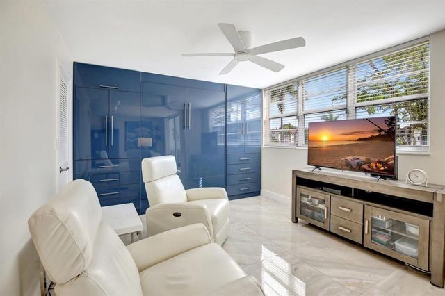 9720 S Hollybrook Lake Drive 204, Pembroke Pines, FL 33025