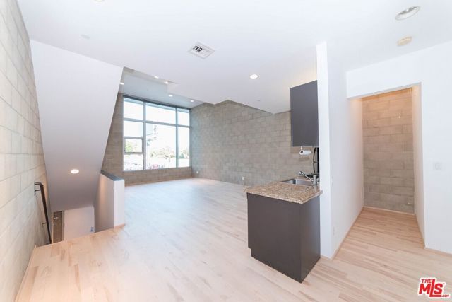 717 N HIGHLAND Avenue 7, Los Angeles, CA 90038