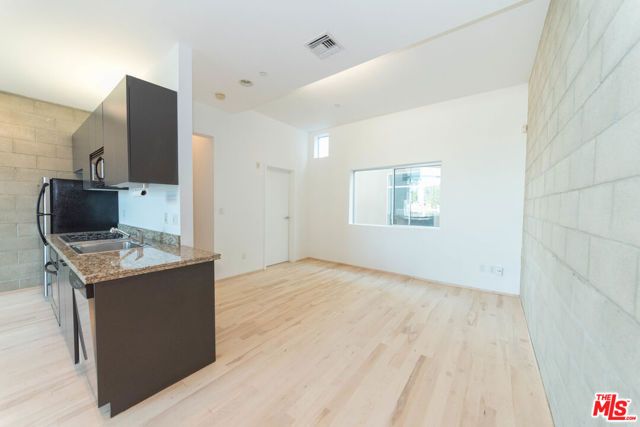 717 N HIGHLAND Avenue 7, Los Angeles, CA 90038