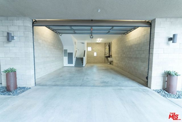 717 N HIGHLAND Avenue 7, Los Angeles, CA 90038