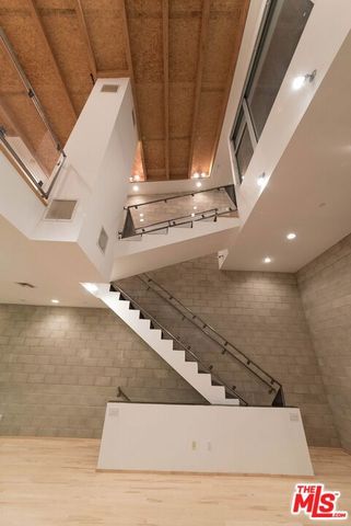 717 N HIGHLAND Avenue 7, Los Angeles, CA 90038