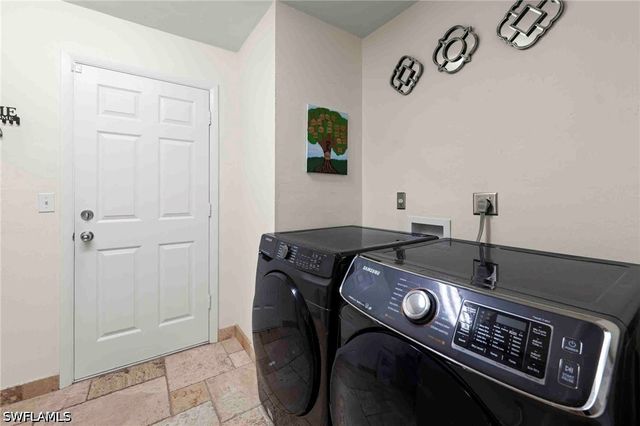 2070 39th ST SW, Naples, FL 34117