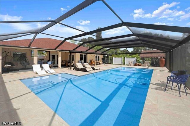 2070 39th ST SW, Naples, FL 34117