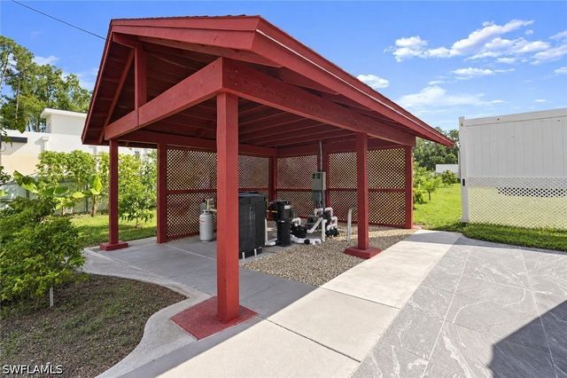 2070 39th ST SW, Naples, FL 34117