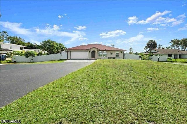 2070 39th ST SW, Naples, FL 34117