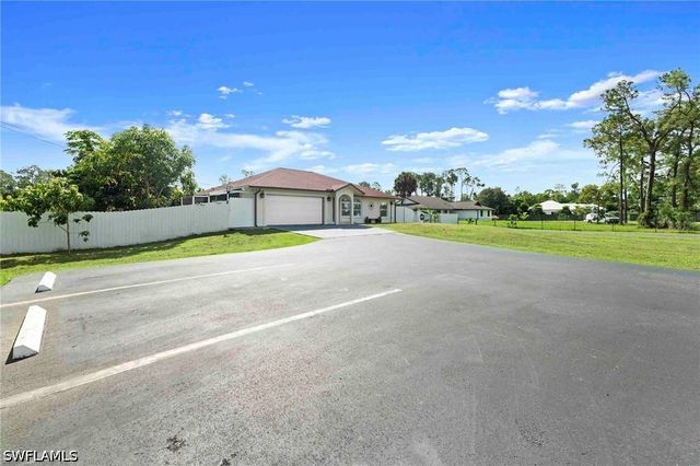 2070 39th ST SW, Naples, FL 34117