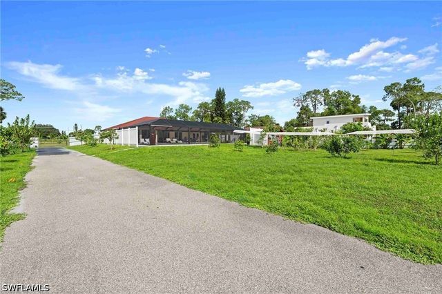 2070 39th ST SW, Naples, FL 34117